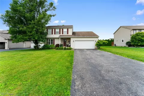 10460 Carrie Dr, New Middletown, OH 44442