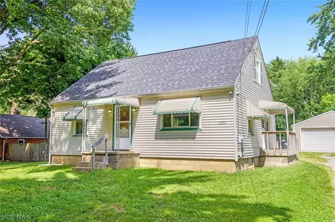 1707 Mohawk Dr, Akron, OH 44306 photo 2