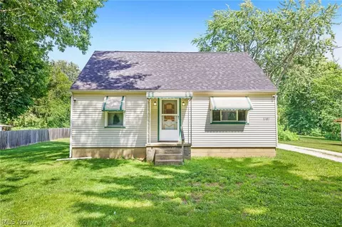 1707 Mohawk Dr, Akron, OH 44306 photo 1
