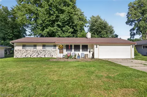 6221 Cedarwood Rd, Mentor, OH 44060