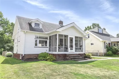 4213 W 223rd St, Fairview Park, OH 44126