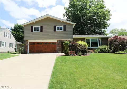 7329 Nethersole Dr, Middleburg Heights, OH 44130