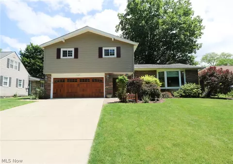 7329 Nethersole Dr, Middleburg Heights, OH 44130