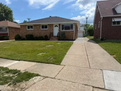 907 E 216th St, Euclid, OH 44119