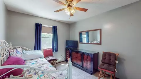 Bedroom - 38667 Chestnut Ridge Rd, Elyria, OH 44035 photo 6 of 7