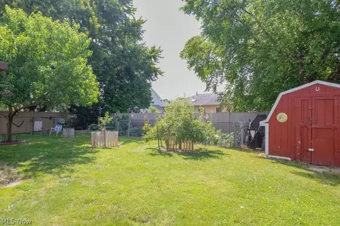 Exterior - 38667 Chestnut Ridge Rd, Elyria, OH 44035 photo 8 of 10