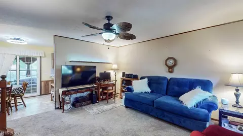 Living - 38667 Chestnut Ridge Rd, Elyria, OH 44035 photo 1 of 3