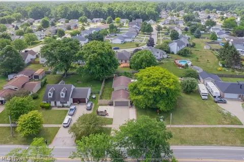 View/Area - 38667 Chestnut Ridge Rd, Elyria, OH 44035 photo 3 of 4