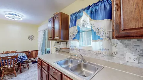 Kitchen - 38667 Chestnut Ridge Rd, Elyria, OH 44035 photo 2 of 2