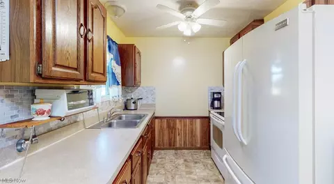 Kitchen - 38667 Chestnut Ridge Rd, Elyria, OH 44035 photo 1 of 2