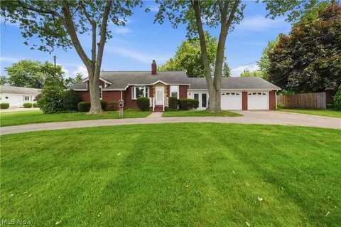 1459 Schneider St NW, North Canton, OH 44720