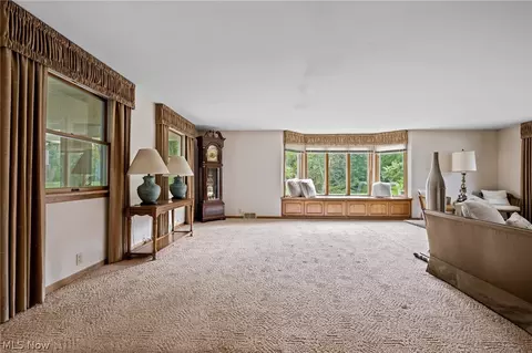 Living - 806 E Warner Rd, Akron, OH 44319 photo 9 of 10