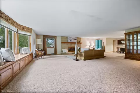 Living - 806 E Warner Rd, Akron, OH 44319 photo 8 of 10