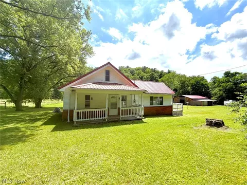 3936 Laurel Creek Rd, Waverly, WV 26184