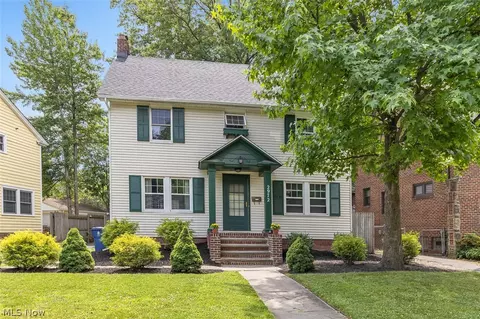 2972 Yorkshire Rd, Cleveland Heights, OH 44118
