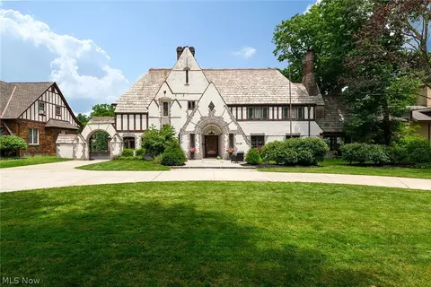 10416 Lake Ave, Cleveland, OH 44102