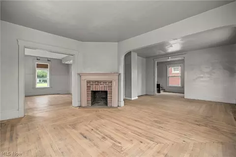 Living - 611 West Ave, Elyria, OH 44035 photo 5 of 8
