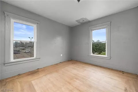 Bedroom - 611 West Ave, Elyria, OH 44035 photo 6 of 9