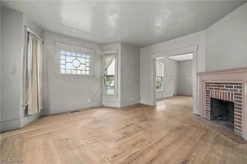 Living - 611 West Ave, Elyria, OH 44035 photo 4 of 8