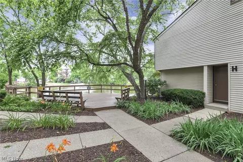 1420 Cedarwood Dr #H, Westlake, OH 44145
