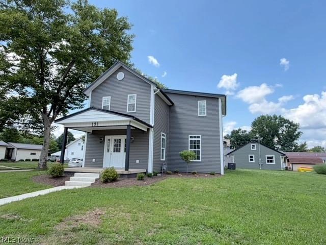 131 W 10th St, Uhrichsville, OH 44683