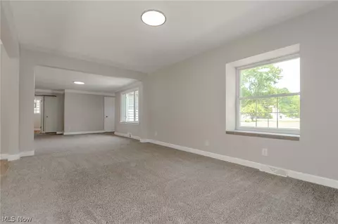 Living - 2986 Bishop Rd, Willoughby Hills, OH 44092 photo 3 of 8