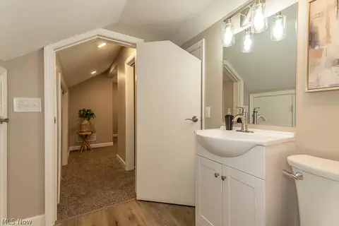 Entry Way - 2986 Bishop Rd, Willoughby Hills, OH 44092 photo 2 of 2