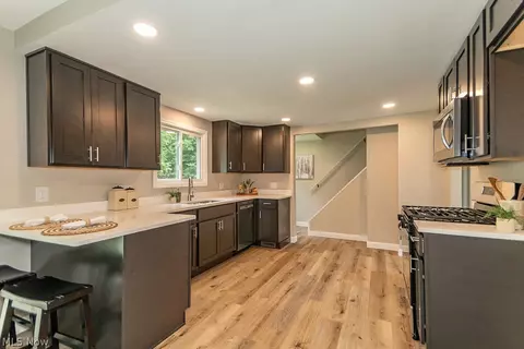 Kitchen - 2986 Bishop Rd, Willoughby Hills, OH 44092 photo 2 of 3