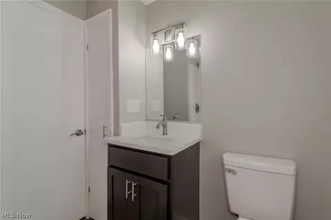 Bath - 2986 Bishop Rd, Willoughby Hills, OH 44092 photo 3 of 5