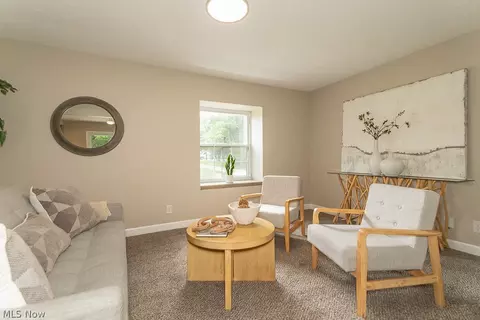 Living - 2986 Bishop Rd, Willoughby Hills, OH 44092 photo 6 of 6
