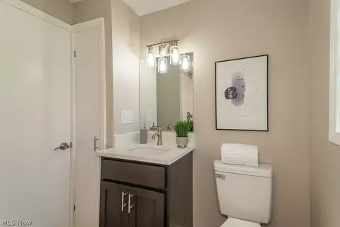 Bath - 2986 Bishop Rd, Willoughby Hills, OH 44092 photo 3 of 4