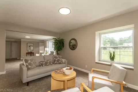 Living - 2986 Bishop Rd, Willoughby Hills, OH 44092 photo 2 of 6