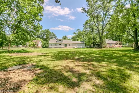 Exterior - 2986 Bishop Rd, Willoughby Hills, OH 44092 photo 6 of 7