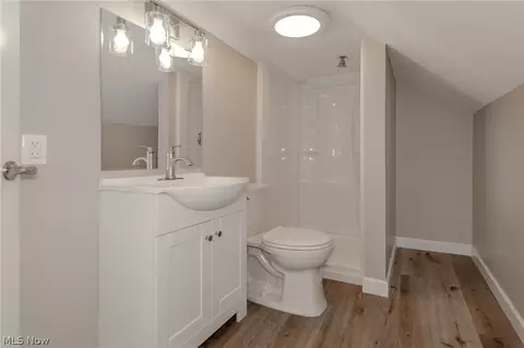 Bath - 2986 Bishop Rd, Willoughby Hills, OH 44092 photo 4 of 5