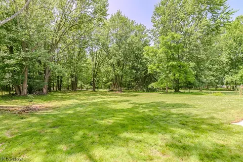 Exterior - 2986 Bishop Rd, Willoughby Hills, OH 44092 photo 4 of 7
