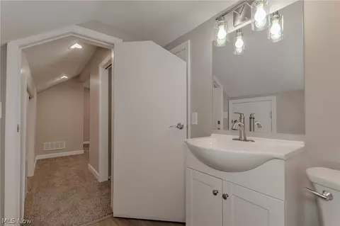 Bath - 2986 Bishop Rd, Willoughby Hills, OH 44092 photo 5 of 5
