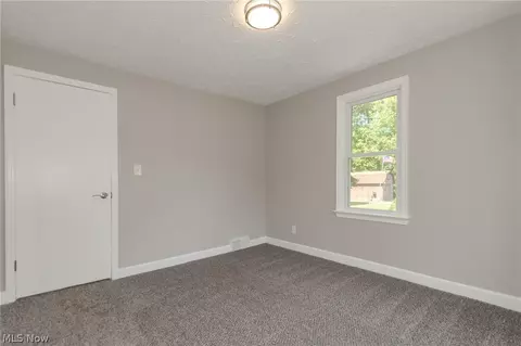 Bedroom - 2986 Bishop Rd, Willoughby Hills, OH 44092 photo 5 of 10