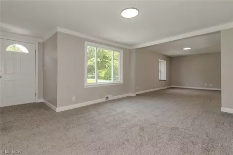 Living - 2986 Bishop Rd, Willoughby Hills, OH 44092 photo 7 of 8