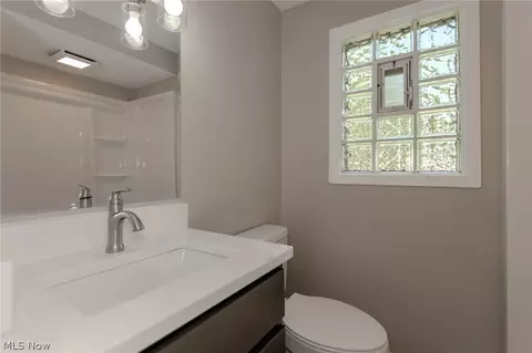 Bath - 2986 Bishop Rd, Willoughby Hills, OH 44092 photo 1 of 5