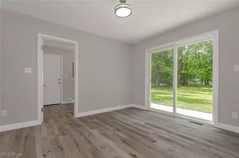 Living - 2986 Bishop Rd, Willoughby Hills, OH 44092 photo 5 of 8