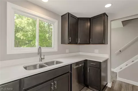 Kitchen - 2986 Bishop Rd, Willoughby Hills, OH 44092 photo 2 of 3