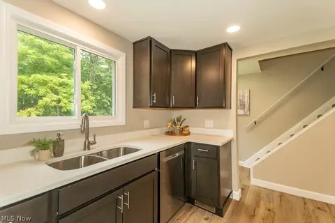 Kitchen - 2986 Bishop Rd, Willoughby Hills, OH 44092 photo 3 of 3