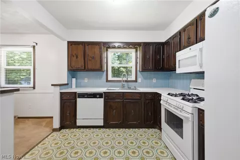Kitchen - 7533 Jaguar Dr, Boardman, OH 44512 photo 2 of 2