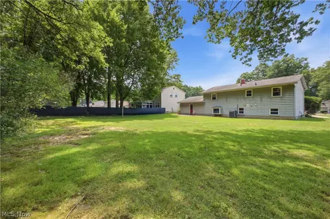 Exterior - 7533 Jaguar Dr, Boardman, OH 44512 photo 3 of 6