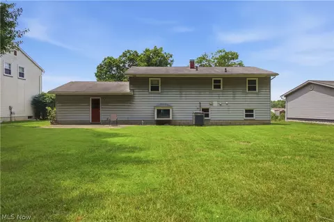 Exterior - 7533 Jaguar Dr, Boardman, OH 44512 photo 5 of 6