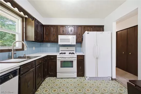 Kitchen - 7533 Jaguar Dr, Boardman, OH 44512 photo 1 of 2
