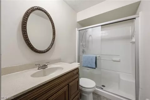 Bath - 7533 Jaguar Dr, Boardman, OH 44512 photo 1 of 2