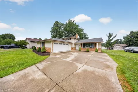 13986 Cherokee Trl, Middleburg Heights, OH 44130