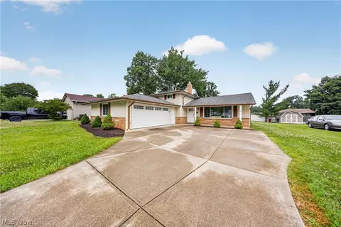 13986 Cherokee Trl, Middleburg Heights, OH 44130