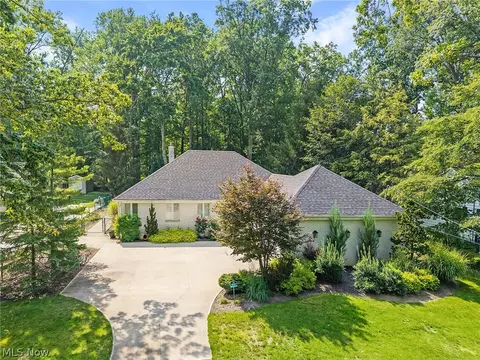 3582 Canterbury Rd, Westlake, OH 44145